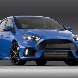 16FordFocusRS_01_HR.jpg