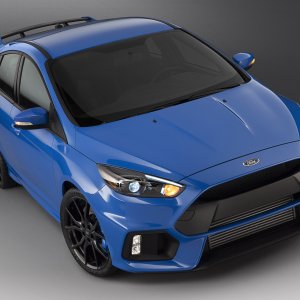 16FordFocusRS_02_HR.jpg