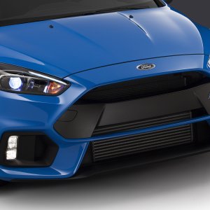 16FordFocusRS_04_HR.jpg