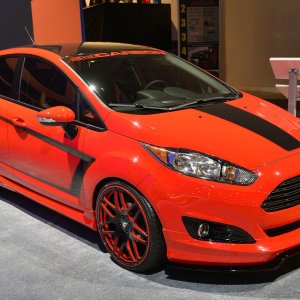 16-ford-fiesta-st-sema-2013-1.jpg