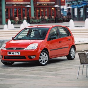 2002_Ford_Fiesta_5dr.jpg