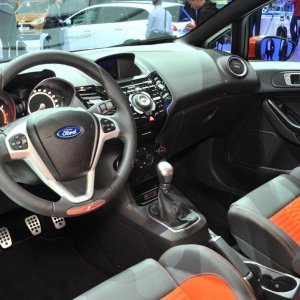 2013-ford-fiesta-st-3-door-interior-photo-444838-s-1280x782.jpg