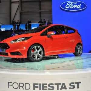 2013-ford-fiesta-st-3-door-photo-444824-s-1280x782.jpg