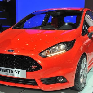 2013-ford-fiesta-st-3-door-photo-444826-s-1280x782.jpg