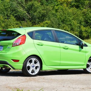 2014-ford-fiesta-st-02-1.jpg