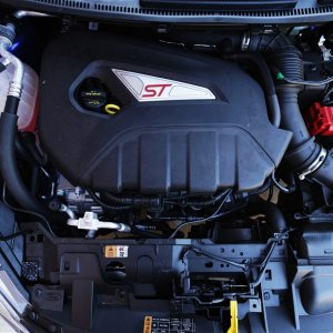 2014-ford-fiesta-st-engine-02.jpg