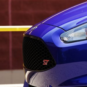 2014-ford-fiesta-st-front-end-close-up.jpg