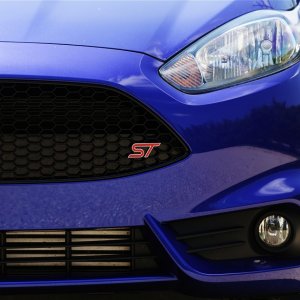 2014-ford-fiesta-st-front-end-close-up-02.jpg