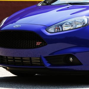 2014-ford-fiesta-st-front-grille.jpg