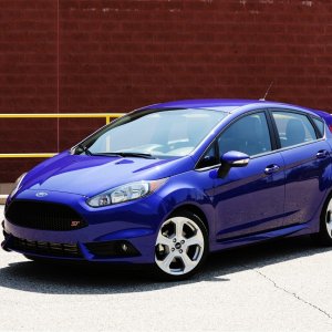 2014-ford-fiesta-st-front-three-quarters-02.jpg