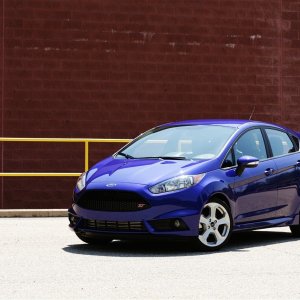 2014-ford-fiesta-st-front-three-quarters-03.jpg