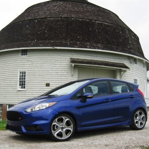 2014-ford-fiesta-st-front-three-quarters-close-barn.jpg