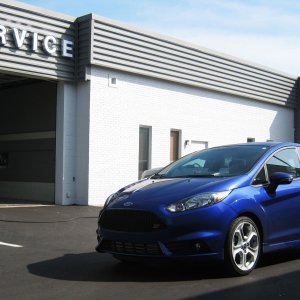 2014-ford-fiesta-st-front-three-quarter-view.jpg