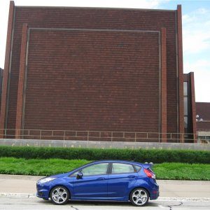 2014-ford-fiesta-st-profile-building.jpg