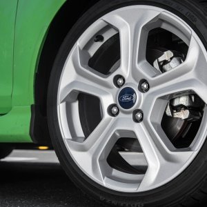 2014-Ford-Fiesta-ST-wheels.jpg