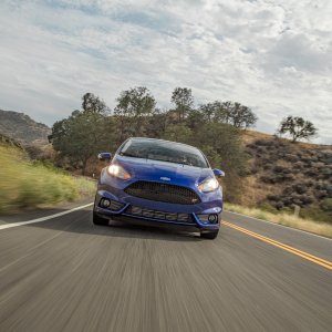 2015-ford-fiesta-st-front-end-in-motion-02.jpg