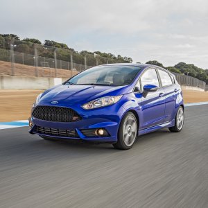 2015-ford-fiesta-st-front-three-quarter-in-motion-02.jpg