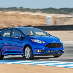 2015-ford-fiesta-st-front-three-quarter-turn.jpg