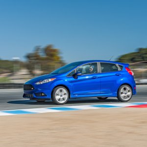 2015-ford-fiesta-st-side-in-motion.jpg