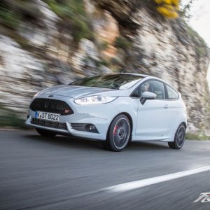 2017-Ford-Fiesta-ST200-105-876x535.jpg