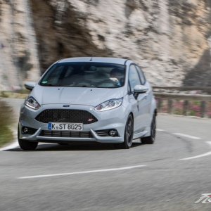 2017-Ford-Fiesta-ST200-107-876x535.jpg