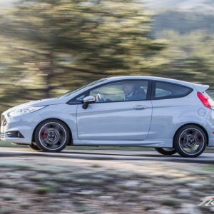 2017-Ford-Fiesta-ST200-109-876x535.jpg