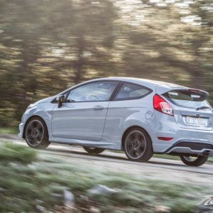 2017-Ford-Fiesta-ST200-110-876x535.jpg