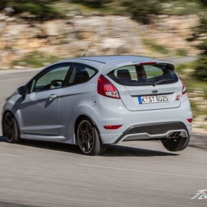 2017-Ford-Fiesta-ST200-119-876x535.jpg