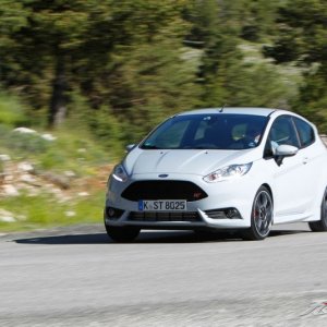 2017-Ford-Fiesta-ST200-120-876x535.jpg