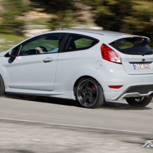 2017-Ford-Fiesta-ST200-121-876x535.jpg