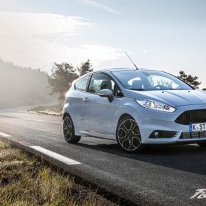 2017-Ford-Fiesta-ST200-128-876x535.jpg