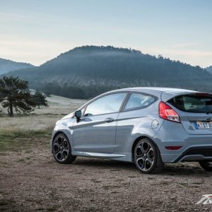 2017-Ford-Fiesta-ST200-134-876x535.jpg