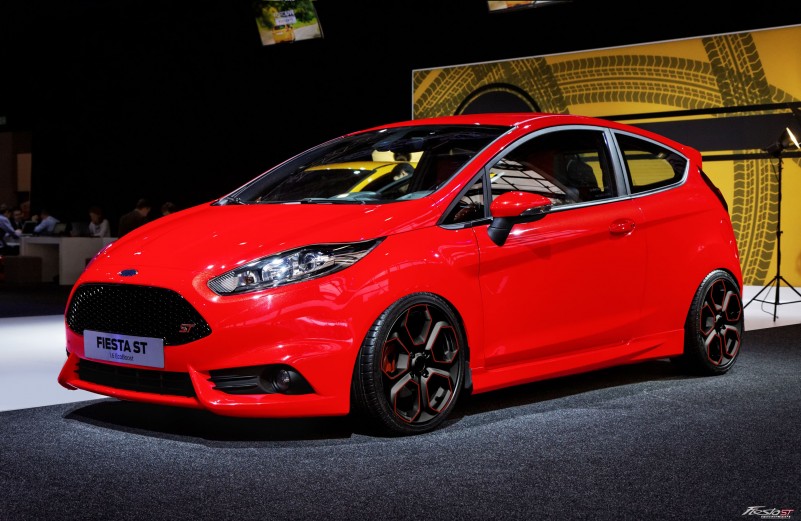 Race red ford fiesta #9